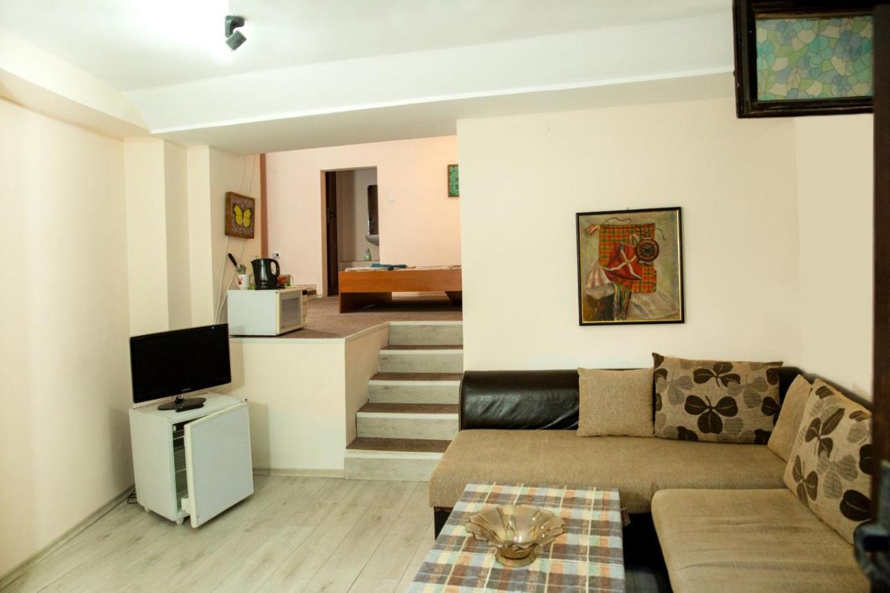 Old Town Plovdiv House: Traditional Guesthouse in Historic District Exterior photo